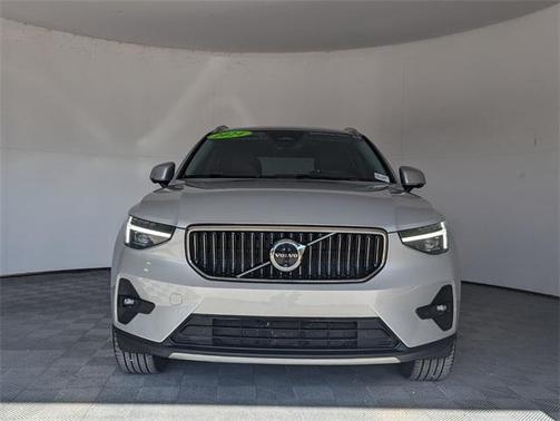 2024 Volvo XC40 B5 Plus Bright Theme