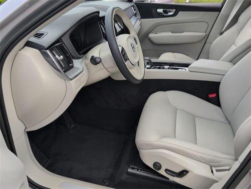 2023 Volvo XC60 B5 Core