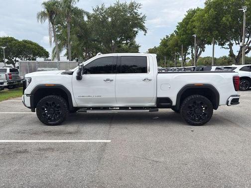 Summit White 2024 GMC Sierra 2500 Denali