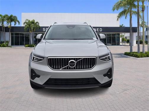 2023 Volvo XC40 B5 Plus Bright Theme