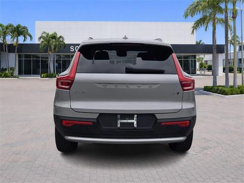 2023 Volvo XC40 B5 Plus Bright Theme