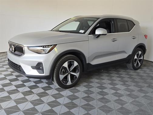 2023 Volvo XC40 B5 Plus Bright Theme