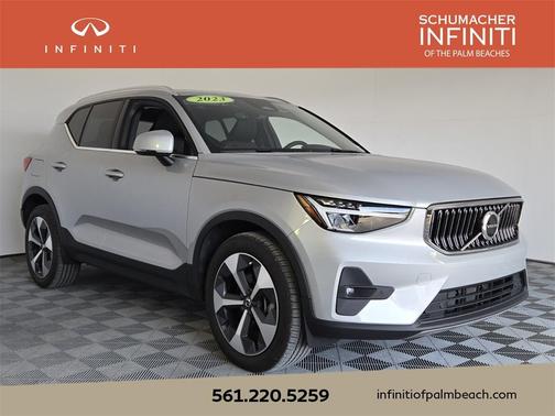 2023 Volvo XC40 B5 Plus Bright Theme