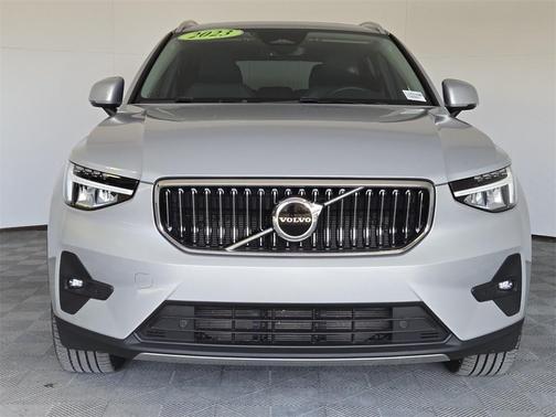 2023 Volvo XC40 B5 Plus Bright Theme