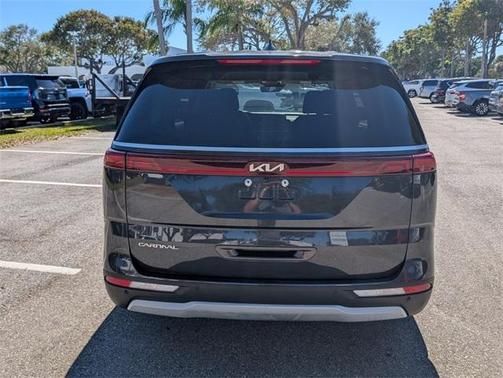 2023 Kia Carnival LX
