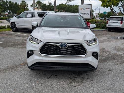 Pearl 2023 Toyota Highlander Hybrid Limited