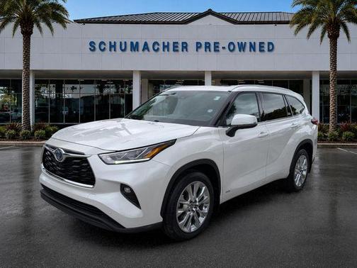 Pearl 2023 Toyota Highlander Hybrid Limited