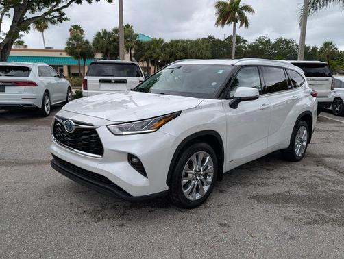 Pearl 2023 Toyota Highlander Hybrid Limited
