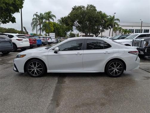 2024 Toyota Camry SE