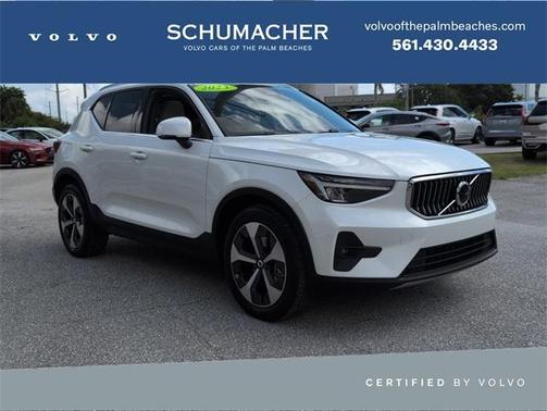 2023 Volvo XC40 B4 Plus Bright Theme