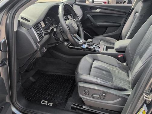 2022 Audi Q5 45 S line quattro Premium
