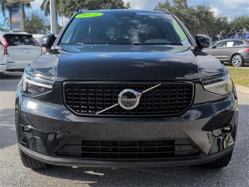 2024 Volvo XC40 B5 Plus Dark Theme
