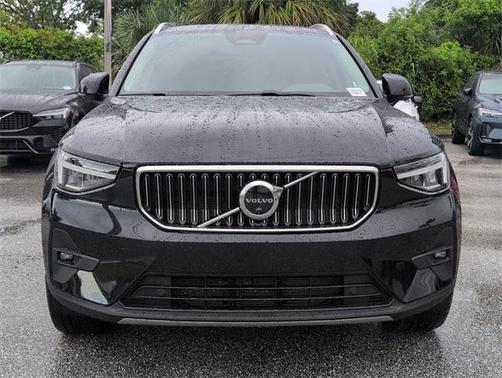 2023 Volvo XC40 B5 Plus Bright Theme