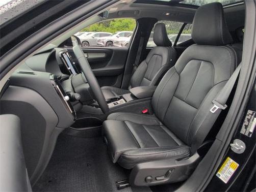 2023 Volvo XC40 B5 Plus Bright Theme