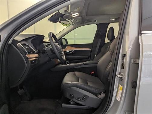 2024 Volvo XC90 B6 Plus Bright Theme 7-Seater