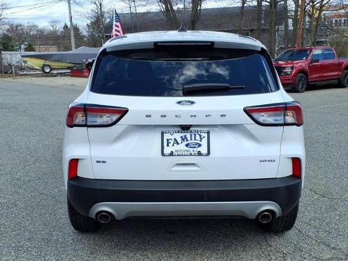 OXFORD WHITE 2022 Ford Escape SE
