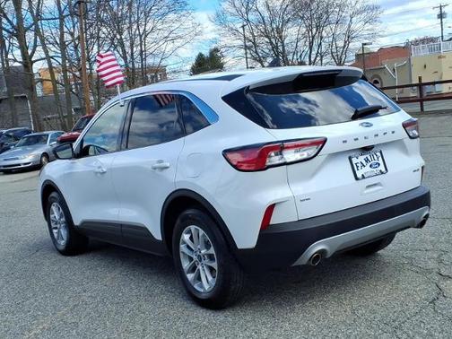 OXFORD WHITE 2022 Ford Escape SE