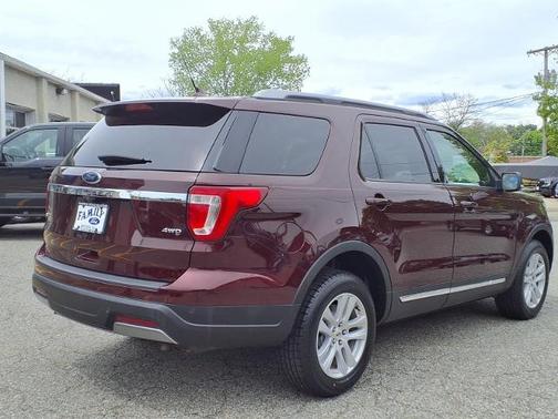 BURGUNDY VELVET MET TINT CC 2019 Ford Explorer XLT