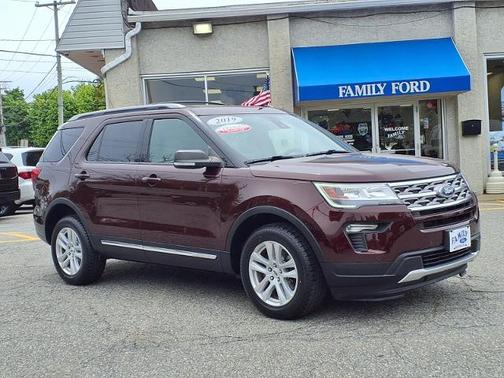 BURGUNDY VELVET MET TINT CC 2019 Ford Explorer XLT