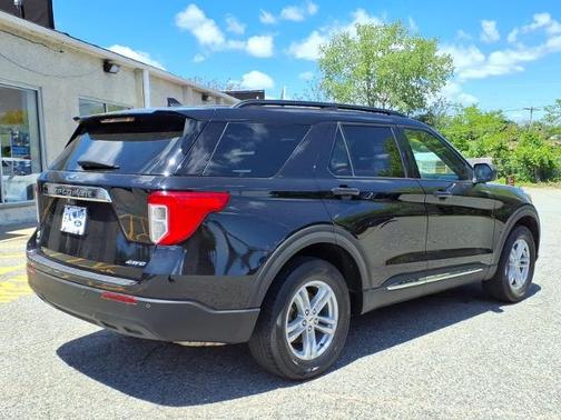 AGATE BLACK METALLIC 2023 Ford Explorer XLT