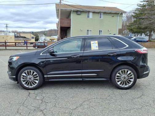 AGATE BLACK METALLIC 2022 Ford Edge TITANIUM
