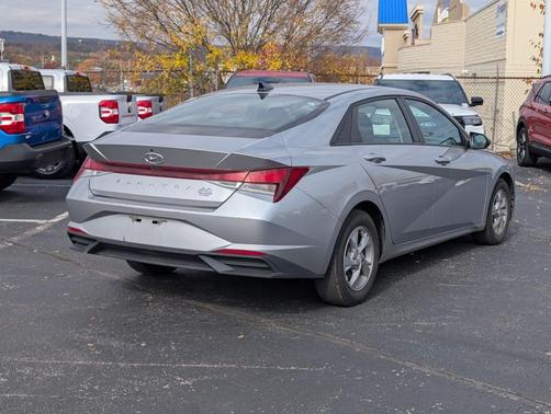 2023 Hyundai ELANTRA SE