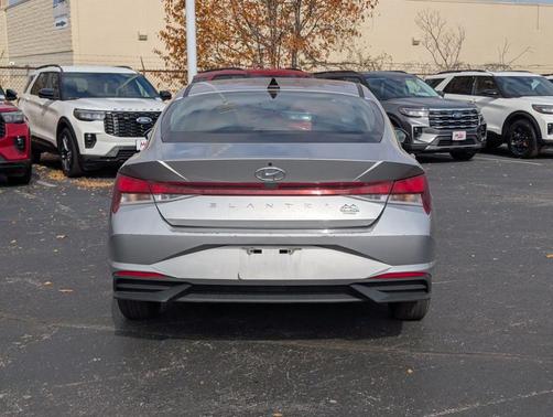 2023 Hyundai ELANTRA SE