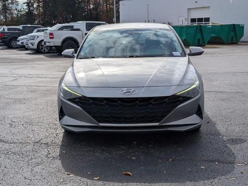 2023 Hyundai ELANTRA SE