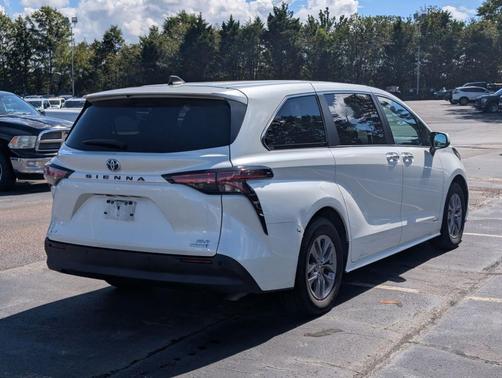 2021 Toyota Sienna XLE