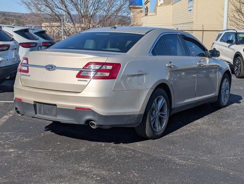 2017 Ford Taurus SE
