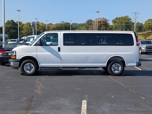 Summit White 2025 Chevrolet Express 3500 LT