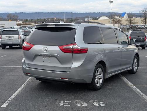 2020 Toyota Sienna LE