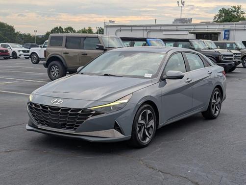 2022 Hyundai ELANTRA SEL