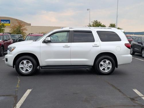 2022 Toyota Sequoia SR5