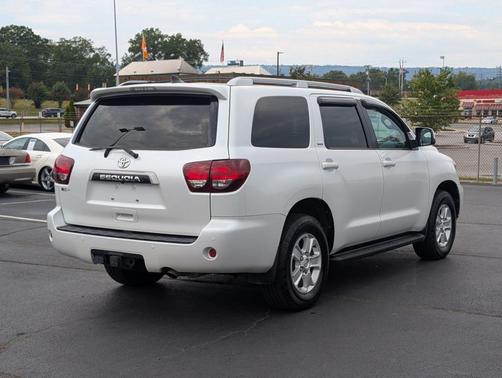2022 Toyota Sequoia SR5