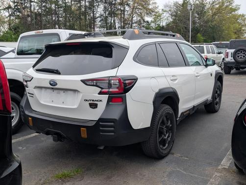 Crystal White Pearl 2022 Subaru Outback Wilderness