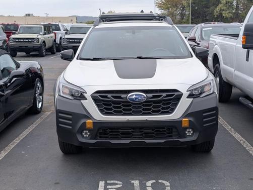 Crystal White Pearl 2022 Subaru Outback Wilderness