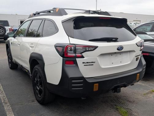 Crystal White Pearl 2022 Subaru Outback Wilderness