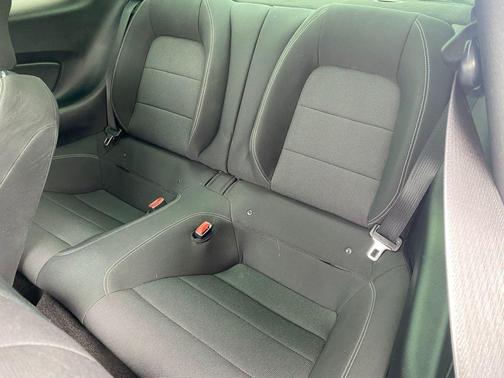 2015 Ford Mustang V6