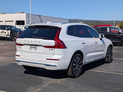 2023 Volvo XC60 B5 Plus Bright Theme