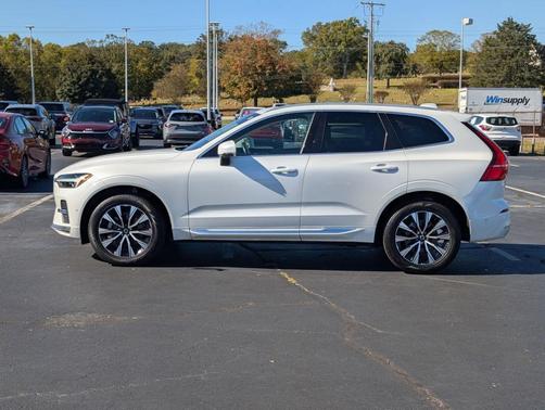 2023 Volvo XC60 B5 Plus Bright Theme