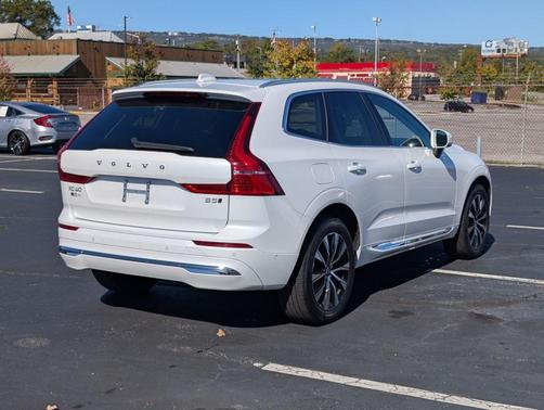2023 Volvo XC60 B5 Plus Bright Theme