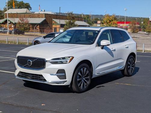 2023 Volvo XC60 B5 Plus Bright Theme