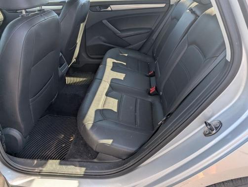 2014 Volkswagen Passat 2.5L Auto Wolfsburg Ed