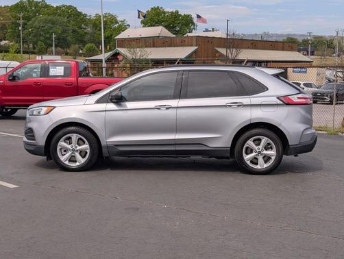 Silver 2022 Ford Edge SE