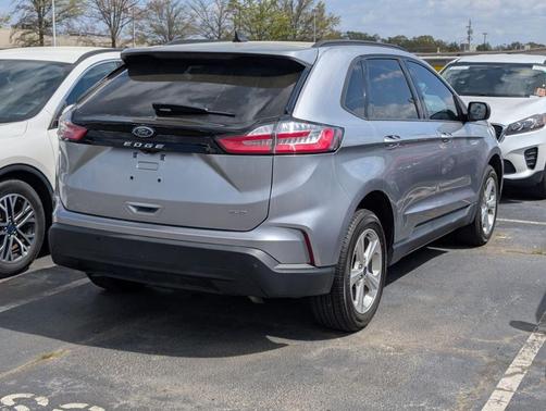 Silver 2022 Ford Edge SE