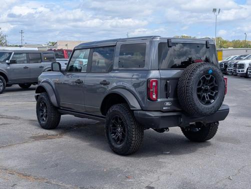 Carbonized Gray Metallic 2026 Ford Bronco Badlands
