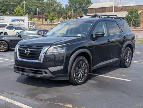 2022 Nissan Pathfinder SV