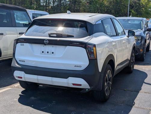 2025 Nissan Kicks SV