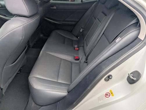 2018 Lexus IS 300 Base